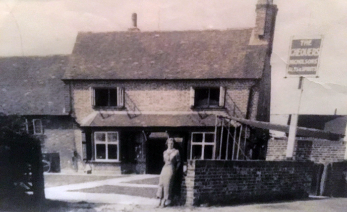 Photo of Chequers Inn during 1920s
